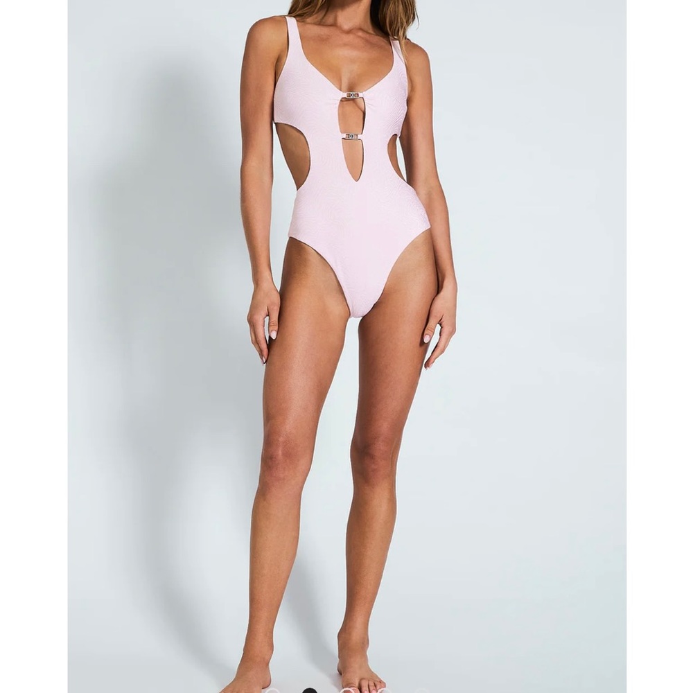 Devon Windsor pink swimsuit - Picture 3 of 3